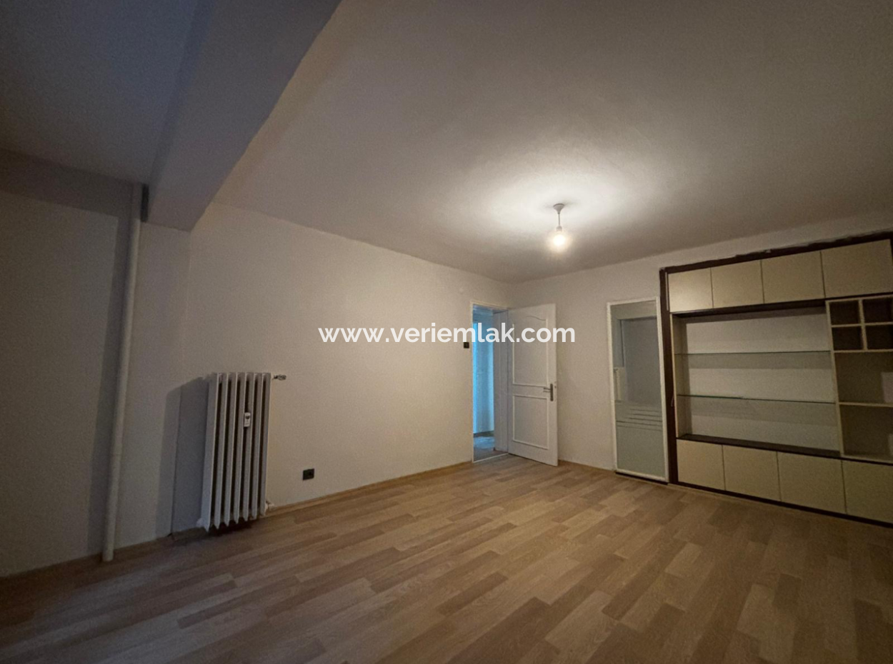 Alsancak Poet Eşrefte 1.Kat 3 1 Renovated Workplace / Flat For Rent!