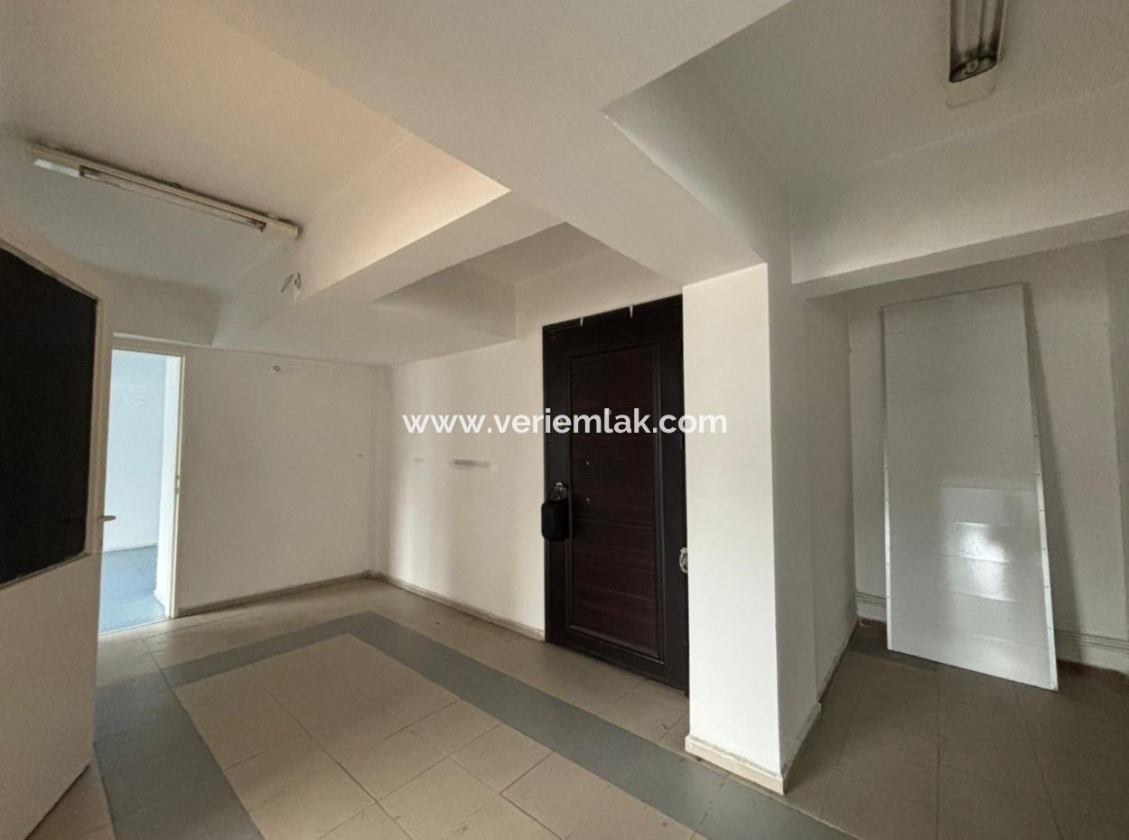 2 1 135M2 6Th Floor Flat For Sale In Alsancak Mahmut Esat Bozkurt!