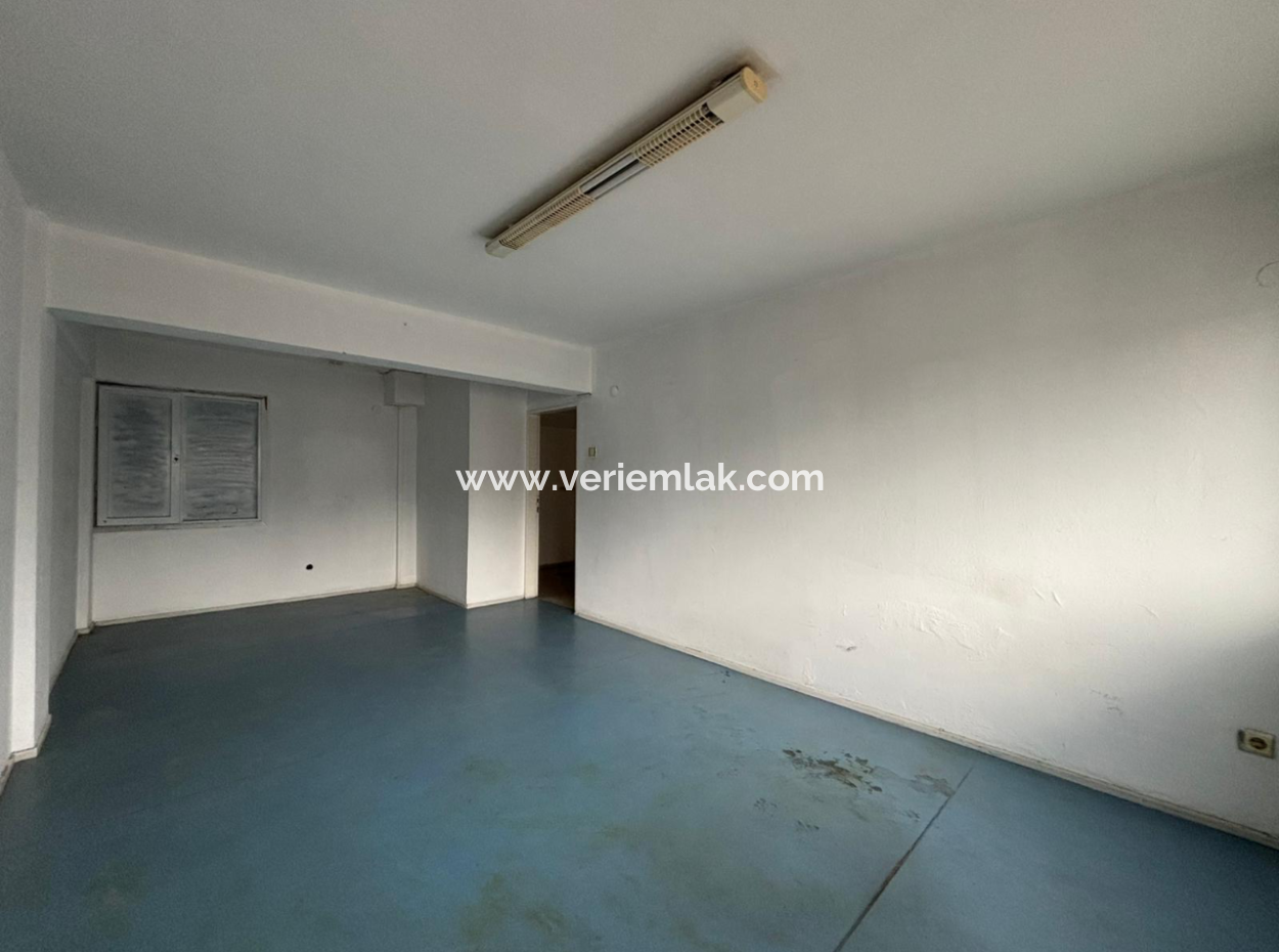 2 1 135M2 6Th Floor Flat For Sale In Alsancak Mahmut Esat Bozkurt!