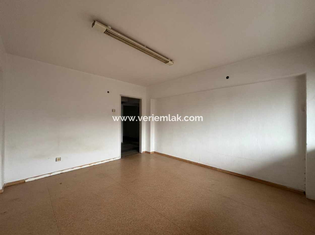 2 1 135M2 6Th Floor Flat For Sale In Alsancak Mahmut Esat Bozkurt!