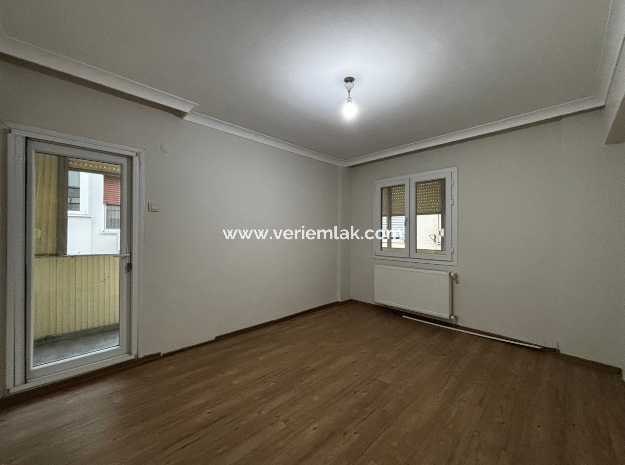 Near Alsancak Fair 2 1 1St Floor Combi Flat For Rent Without Cost!