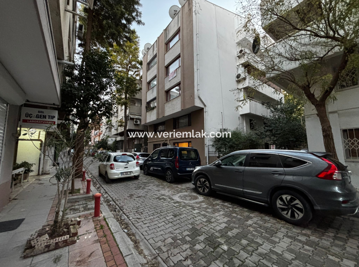 Near Alsancak Fair 2 1 1St Floor Combi Flat For Rent Without Cost!