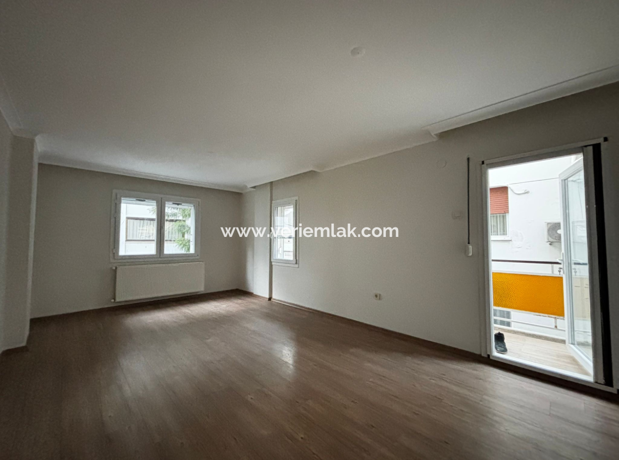 Near Alsancak Fair 2 1 1St Floor Combi Flat For Rent Without Cost!