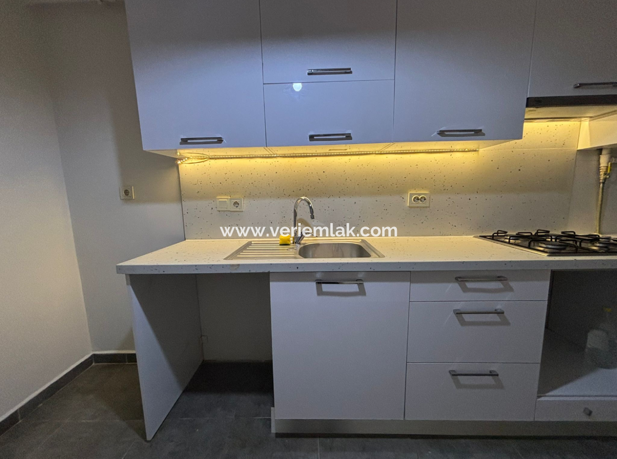 Near Alsancak Fair 2 1 1St Floor Combi Flat For Rent Without Cost!