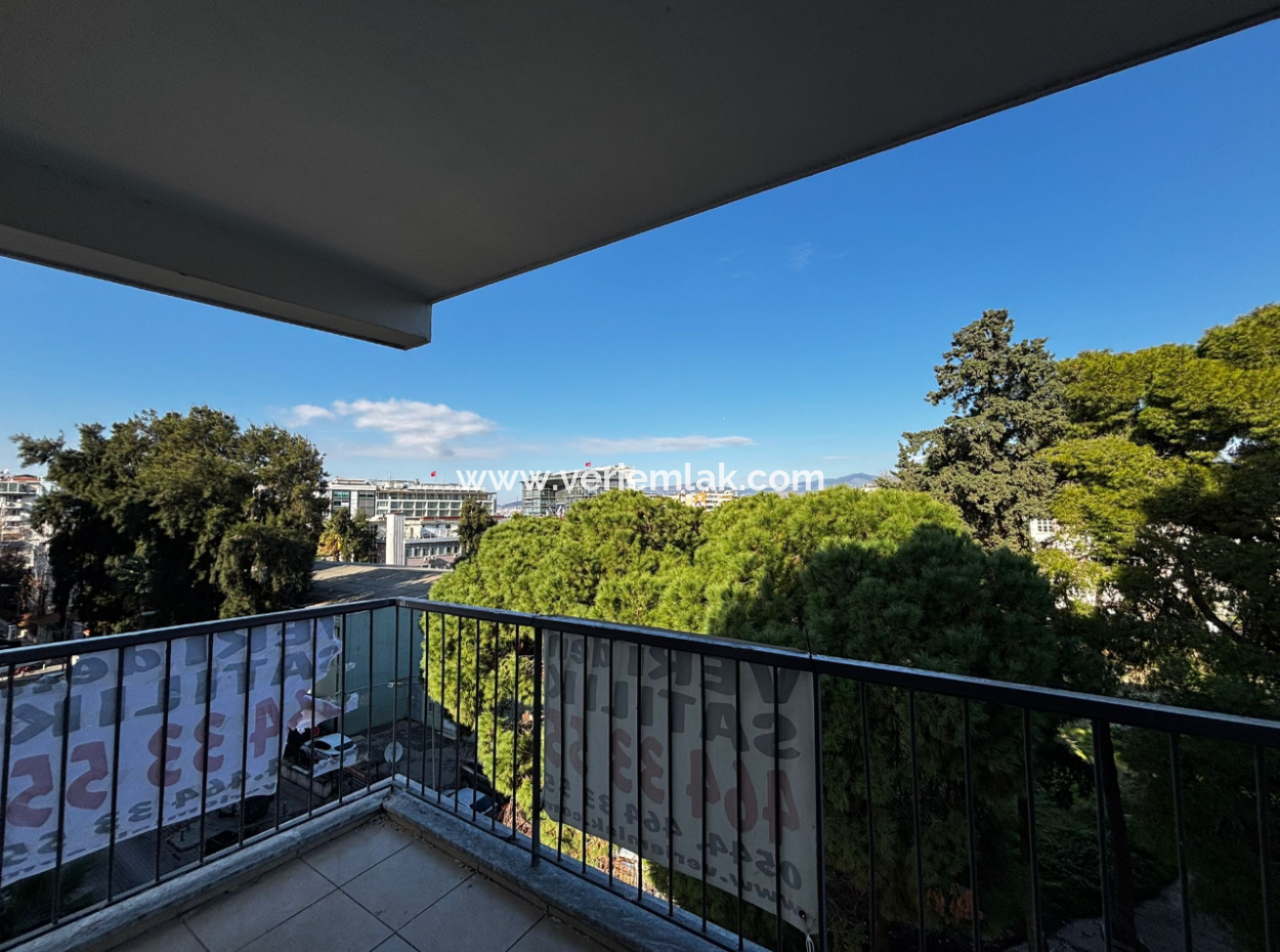 3 1 Corner 5Th Floor Flat For Sale At No Cost On Alsancak Libas Street!