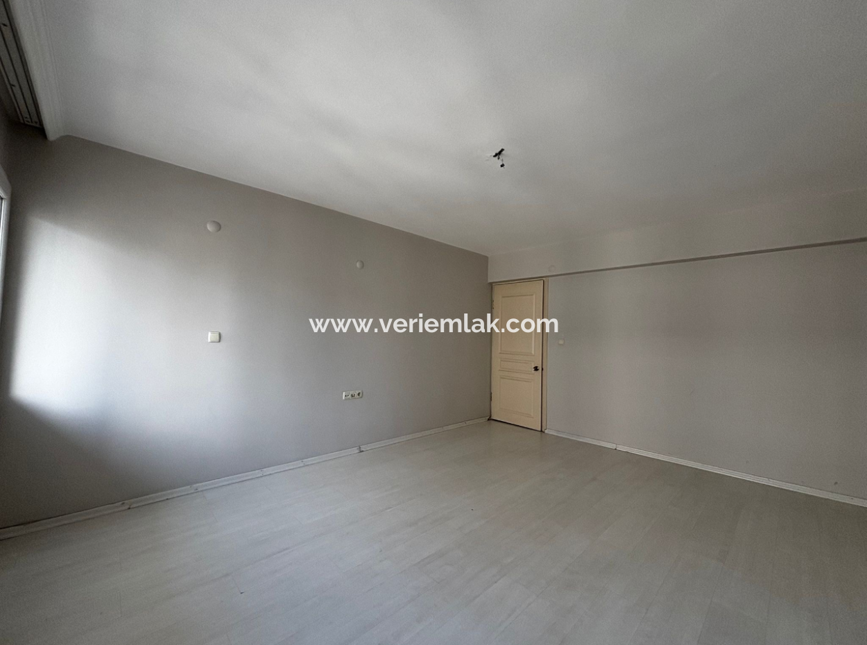 3 1 Corner 5Th Floor Flat For Sale At No Cost On Alsancak Libas Street!