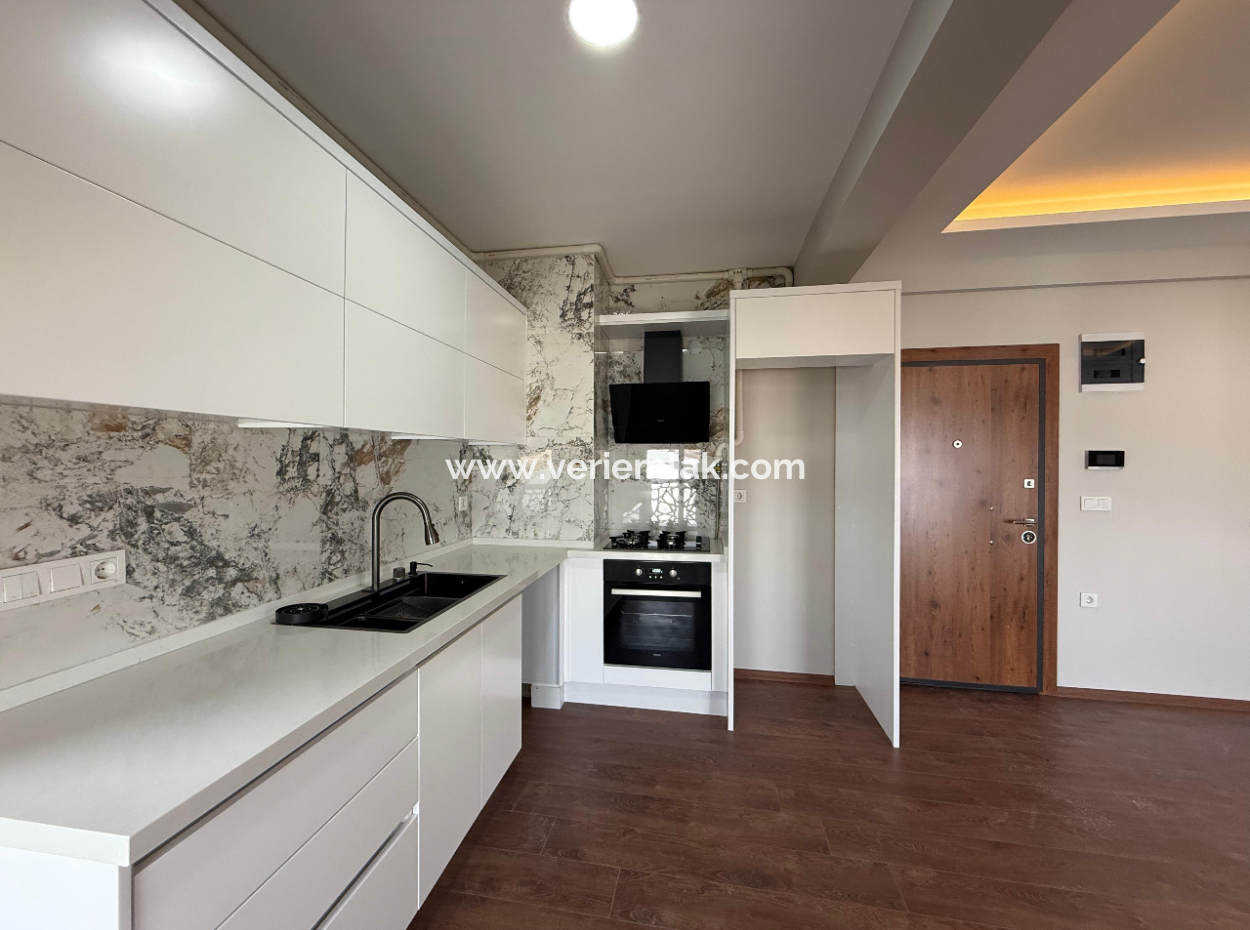 Modern And Spacious 2 1 Flats In Central Location
