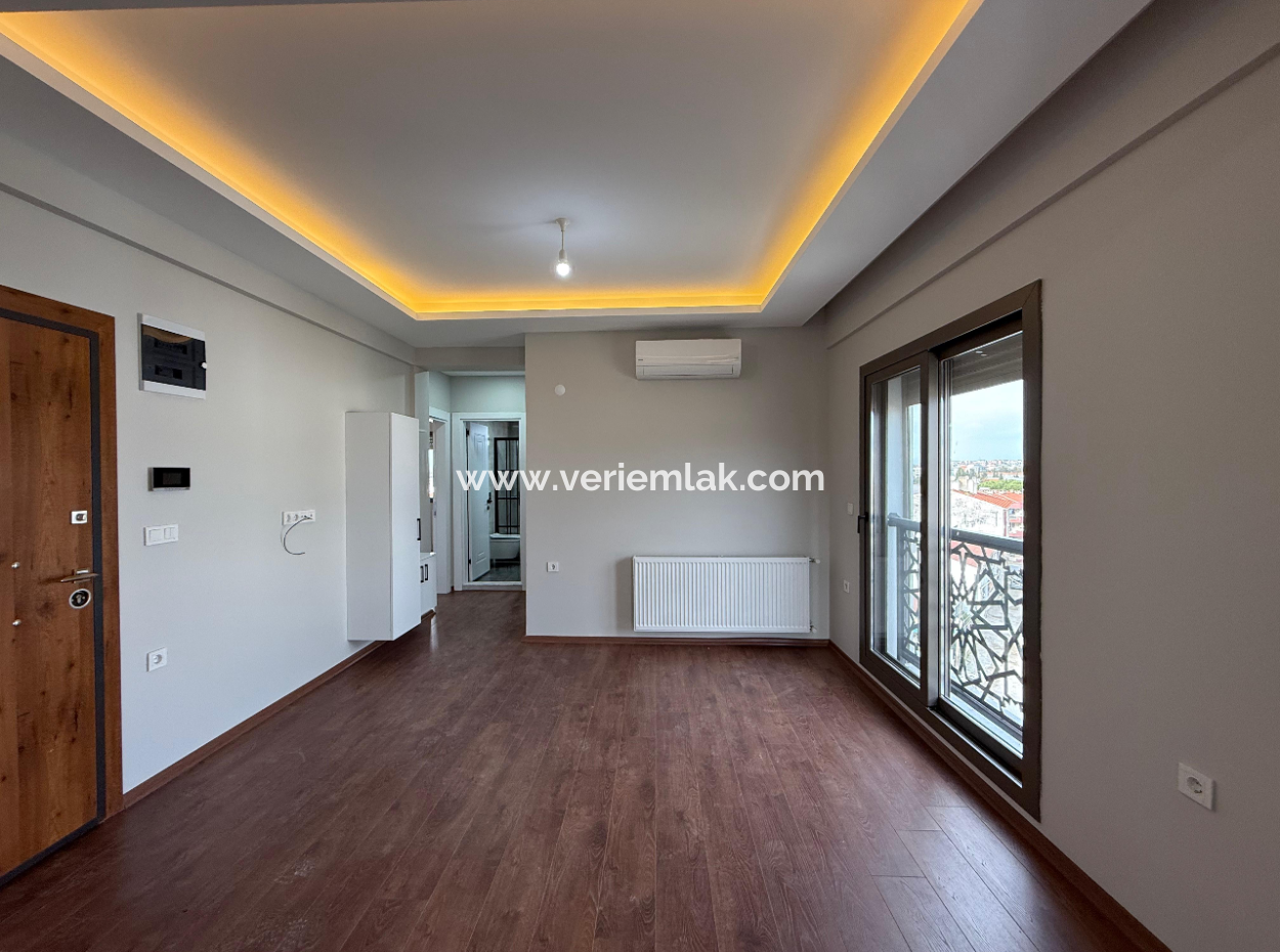 Modern And Spacious 2 1 Flats In Central Location