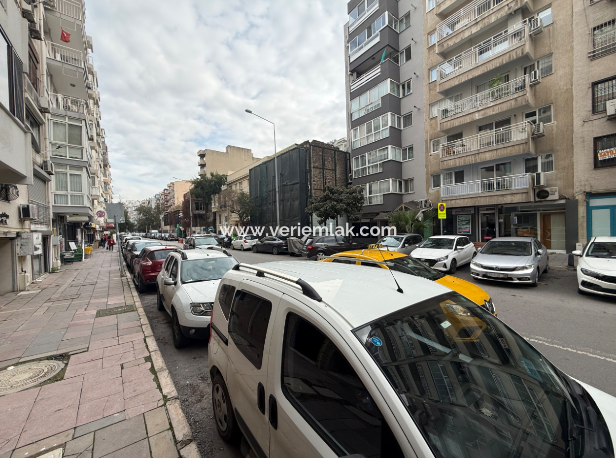 55 M2 Coupon Shop On Mithatpaşa Street Opposite The Historical Elevator