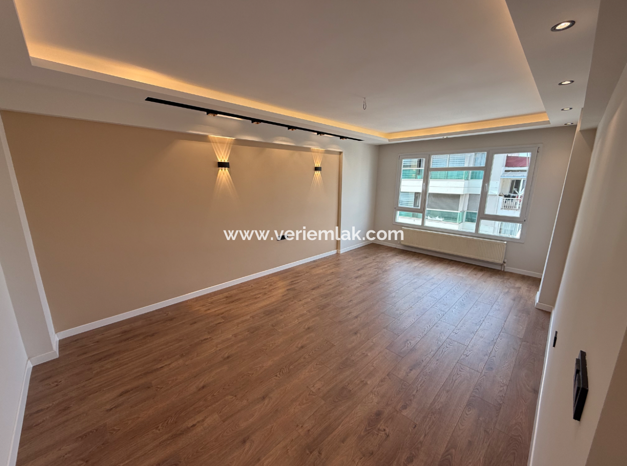 Balçova Ata Street Entrance Fully Renovated Spacious Flat With Elevator
