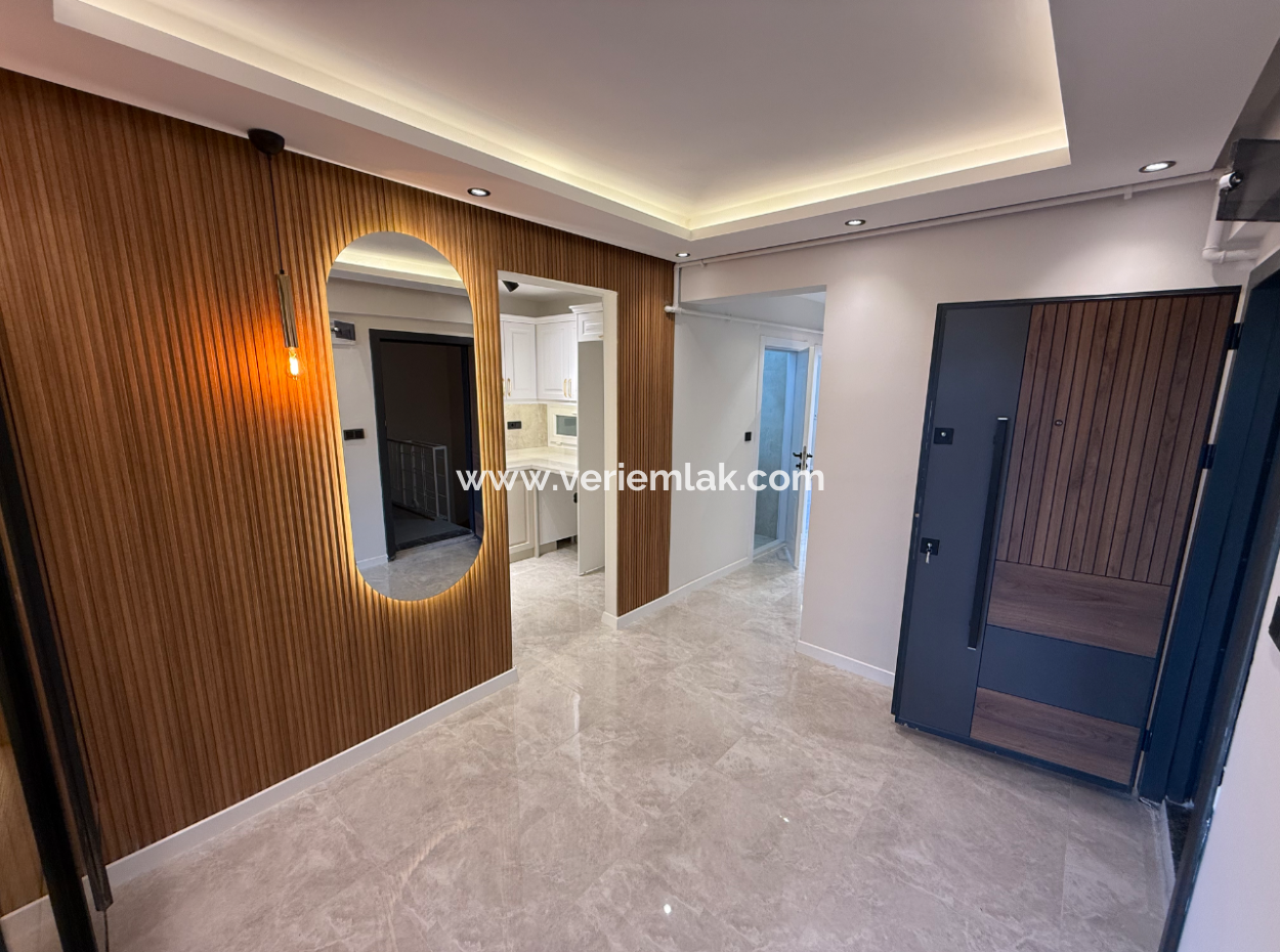 Balçova Ata Street Entrance Fully Renovated Spacious Flat With Elevator