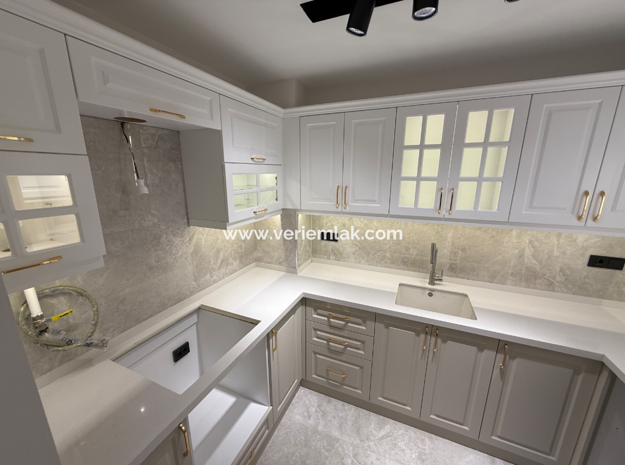 Balçova Ata Street Entrance Fully Renovated Spacious Flat With Elevator