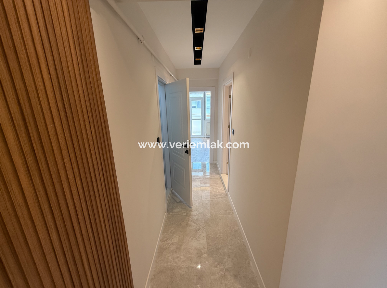 Balçova Ata Street Entrance Fully Renovated Spacious Flat With Elevator