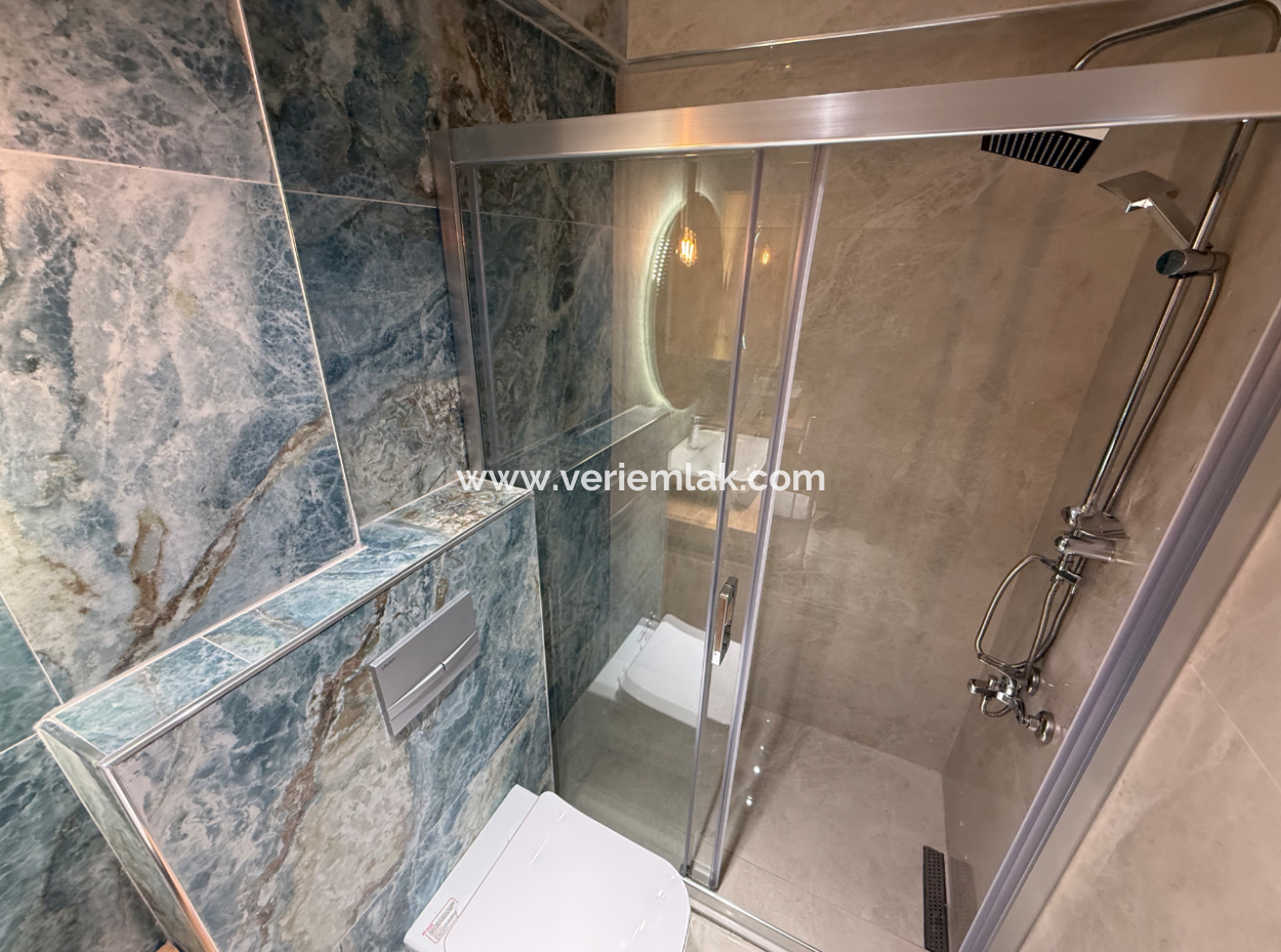 Balçova Ata Street Entrance Fully Renovated Spacious Flat With Elevator