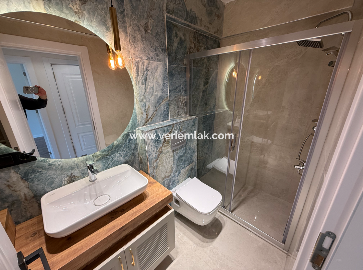 Balçova Ata Street Entrance Fully Renovated Spacious Flat With Elevator