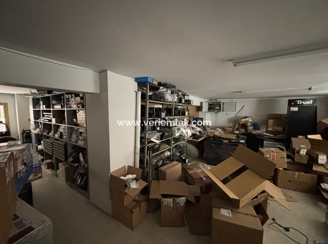 4 Offices 1 Shop 8 Warehouses 1000M2 Workplace For Sale In Basmane!