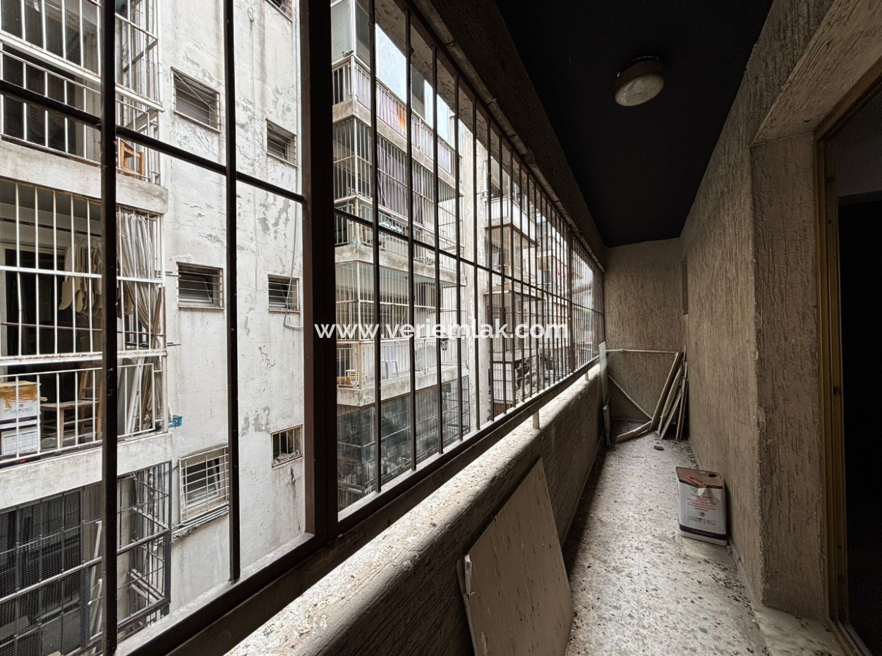 4 Offices 1 Shop 8 Warehouses 1000M2 Workplace For Sale In Basmane!