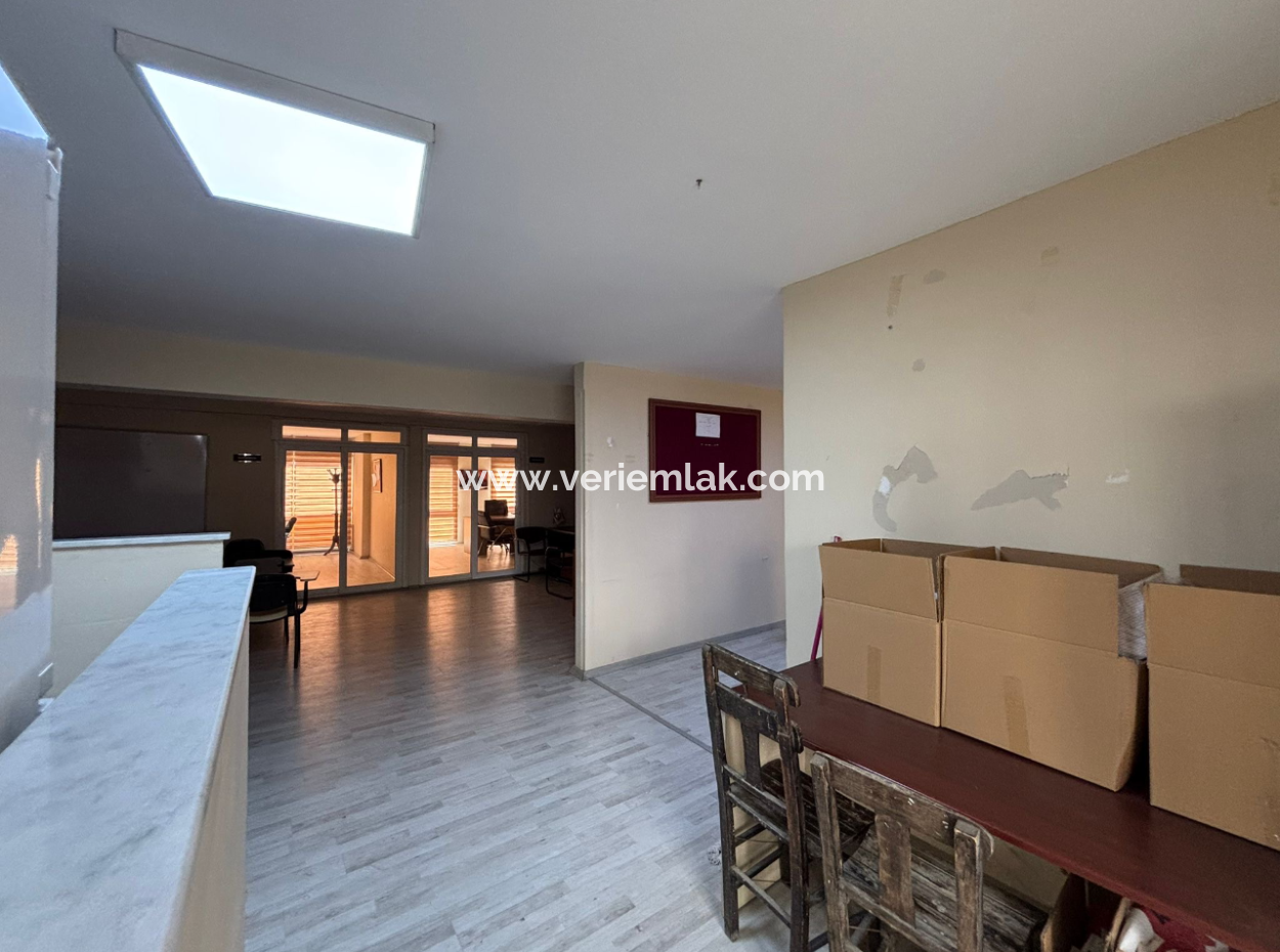 4 Offices 1 Shop 8 Warehouses 1000M2 Workplace For Sale In Basmane!