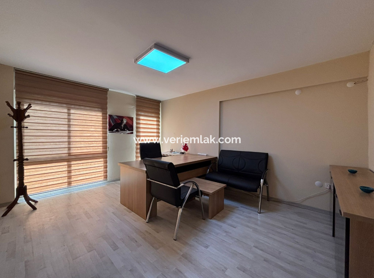 4 Offices 1 Shop 8 Warehouses 1000M2 Workplace For Sale In Basmane!