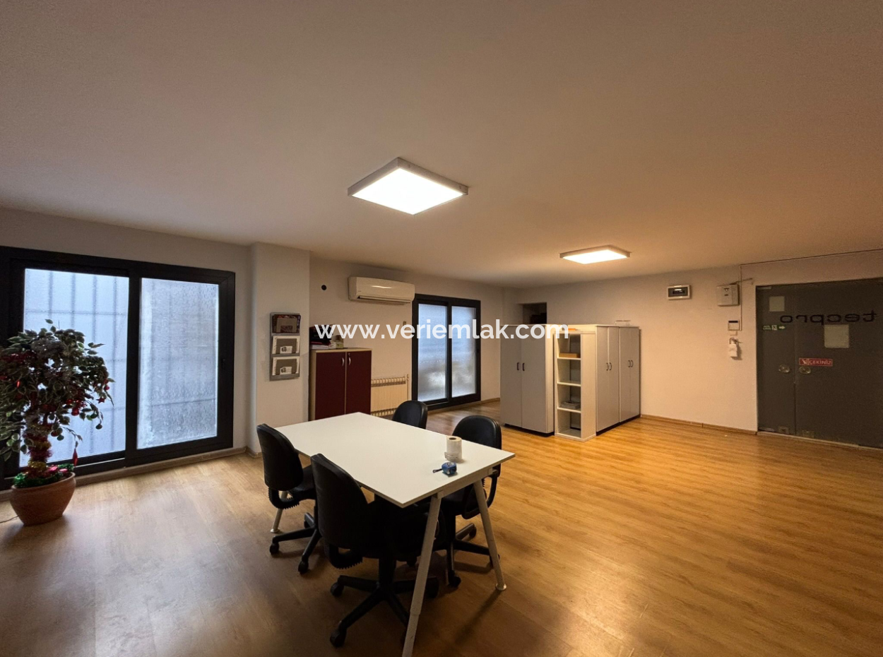 4 Offices 1 Shop 8 Warehouses 1000M2 Workplace For Sale In Basmane!