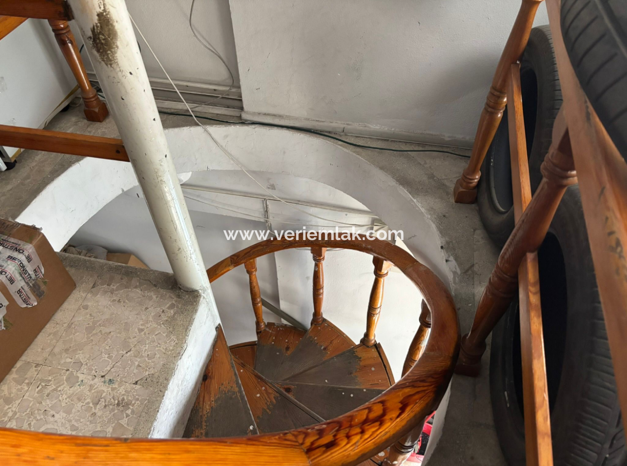 200M2 Shop With A Blanket For Sale Free Of Charge In Konak Basmane!