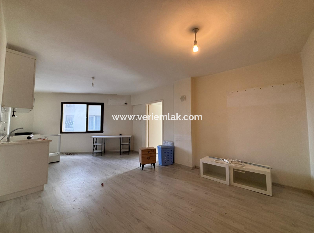 1 1 Corner Office / Flat For Rent On Alsancak Architect Sinan Street!