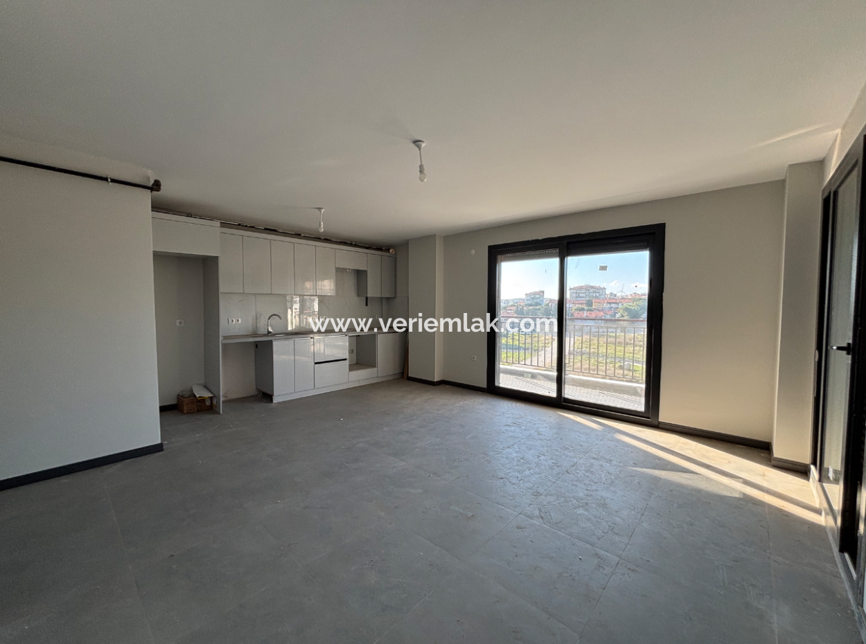 2 1 Flats For Sale With Large Balconies In Seferihisar Çolakibrahim Bey Neighborhood