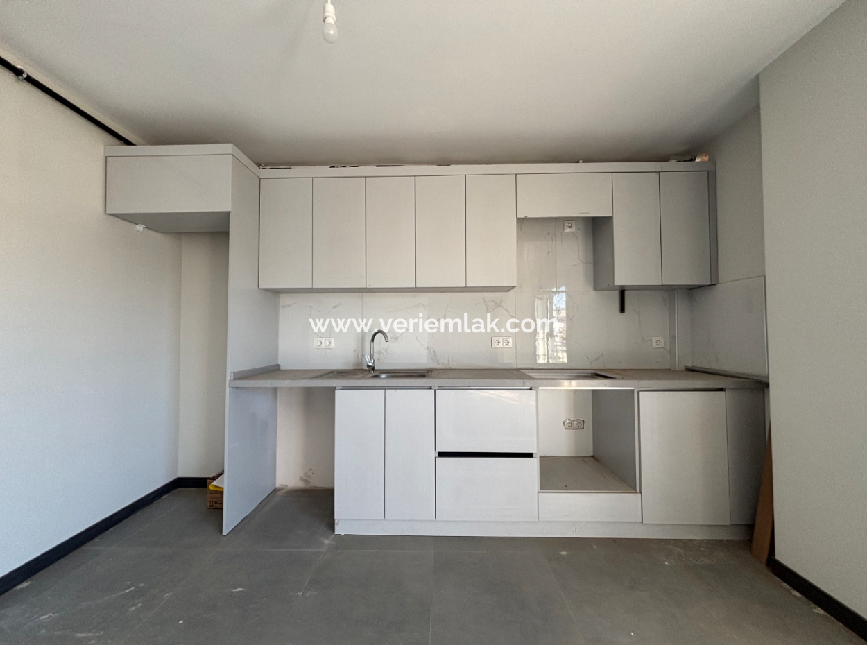 2 1 Flats For Sale With Large Balconies In Seferihisar Çolakibrahim Bey Neighborhood