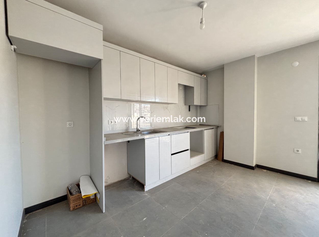 2 1 Flats For Sale With Large Balconies In Seferihisar Çolakibrahim Bey Neighborhood
