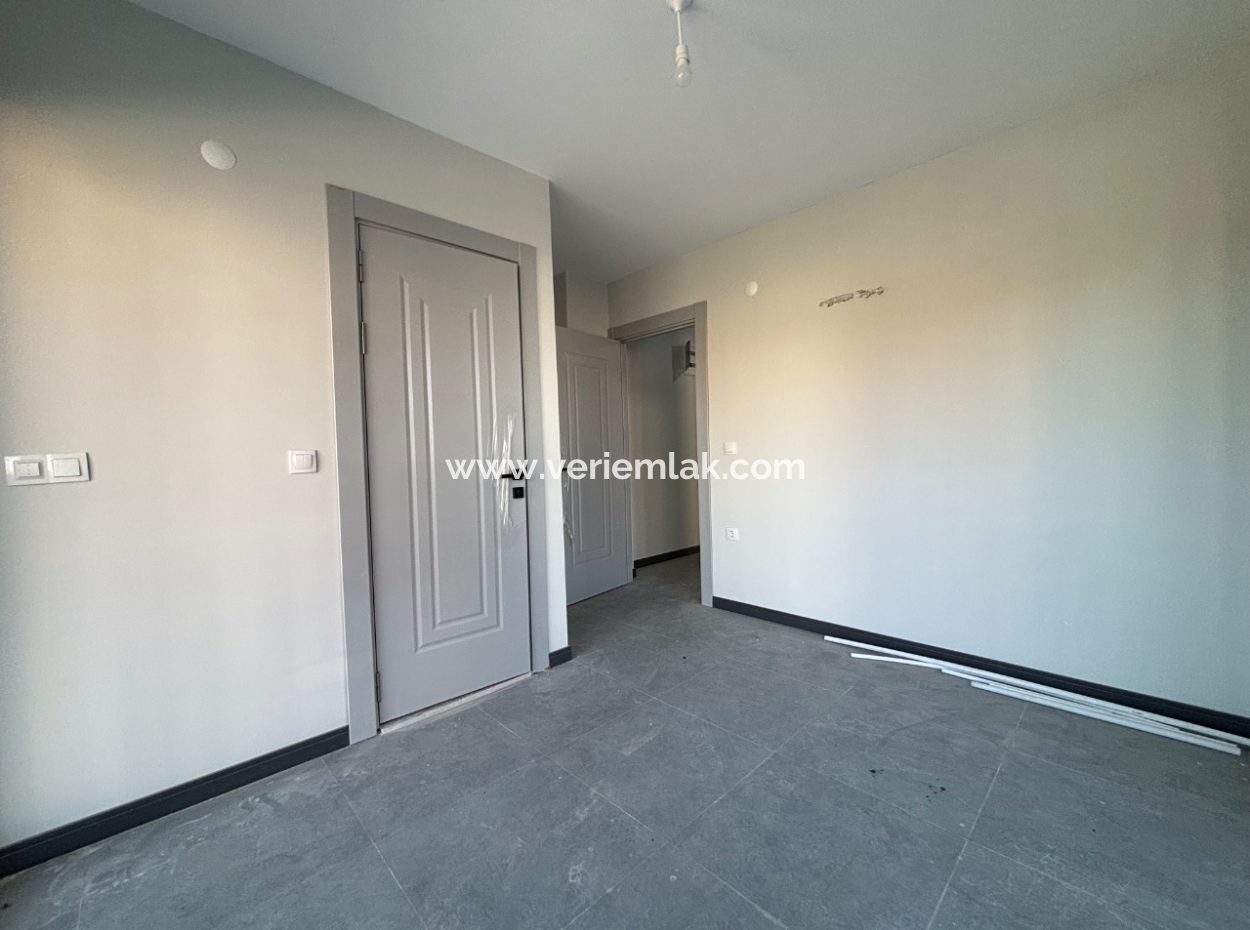 2 1 Flats For Sale With Large Balconies In Seferihisar Çolakibrahim Bey Neighborhood
