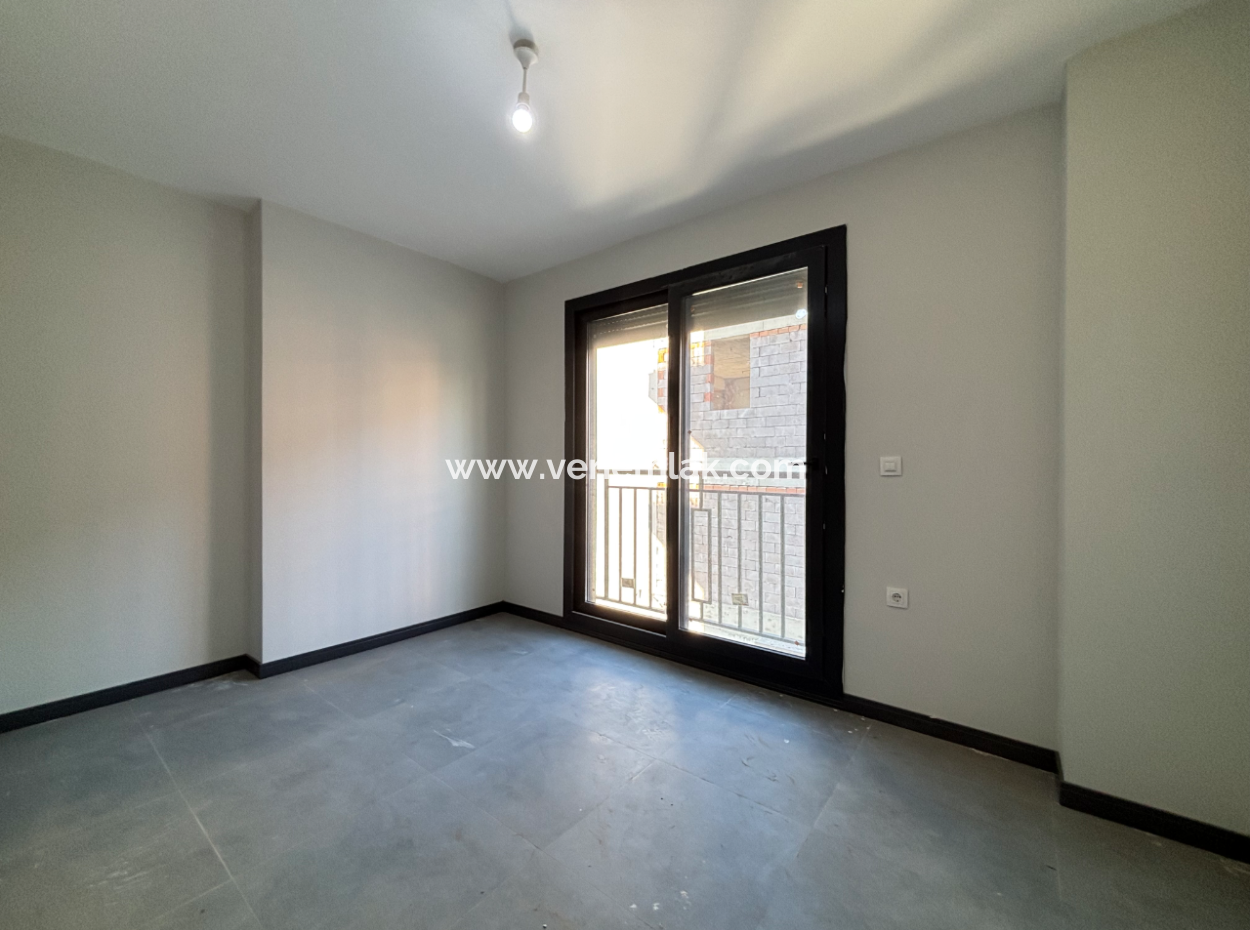 2 1 Flats For Sale With Large Balconies In Seferihisar Çolakibrahim Bey Neighborhood