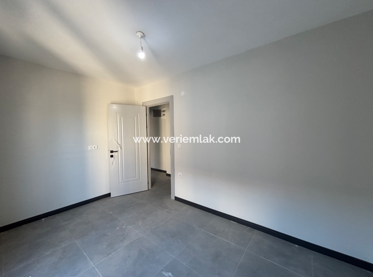 2 1 Flats For Sale With Large Balconies In Seferihisar Çolakibrahim Bey Neighborhood