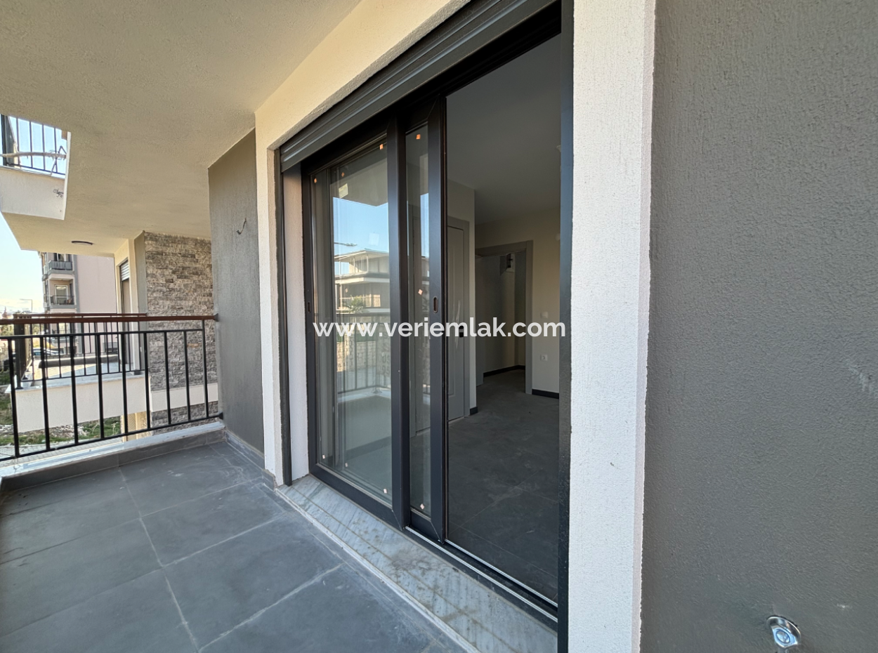 2 1 Flats For Sale With Large Balconies In Seferihisar Çolakibrahim Bey Neighborhood