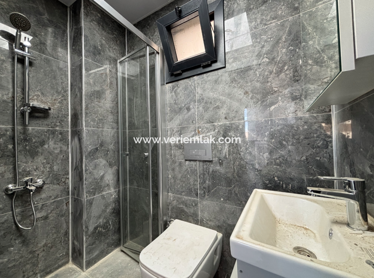 2 1 Flats For Sale With Large Balconies In Seferihisar Çolakibrahim Bey Neighborhood