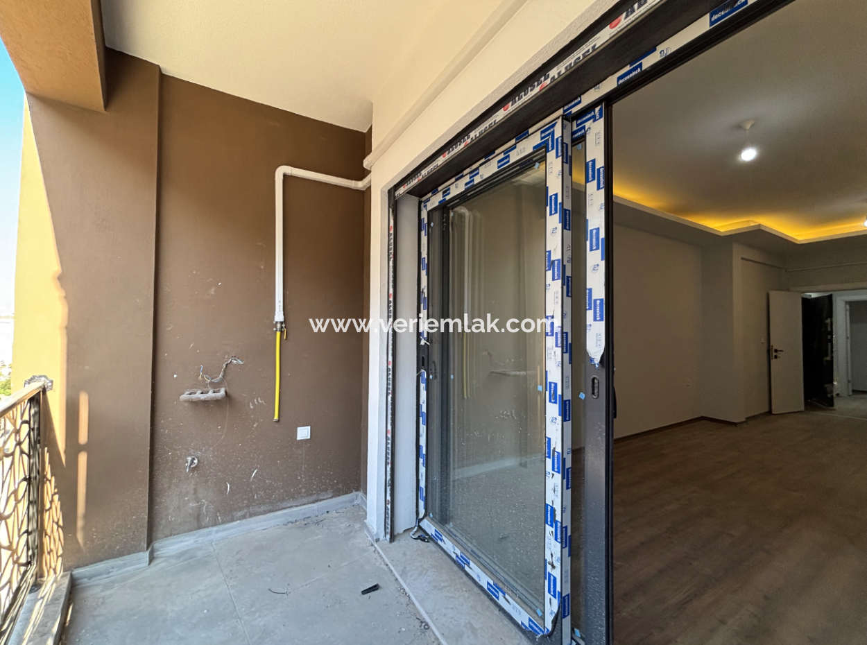 1 1 Flat With Balcony For Sale In Seferihisar Turabiye