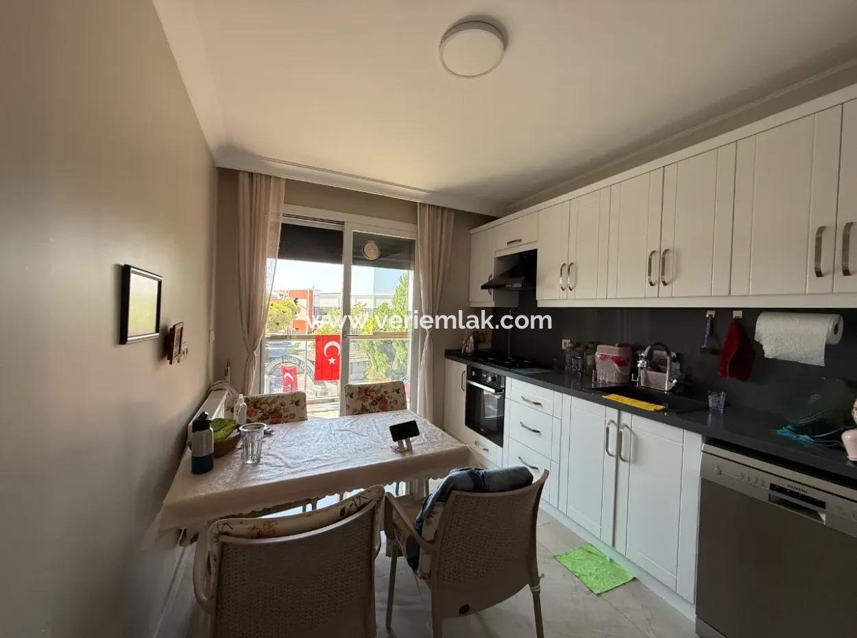 Spacious 3 1 Flat With Corner Location In Seferihisar Çolakibrahimbey