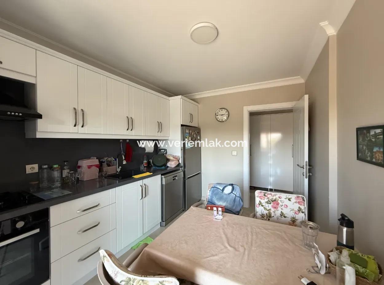 Spacious 3 1 Flat With Corner Location In Seferihisar Çolakibrahimbey