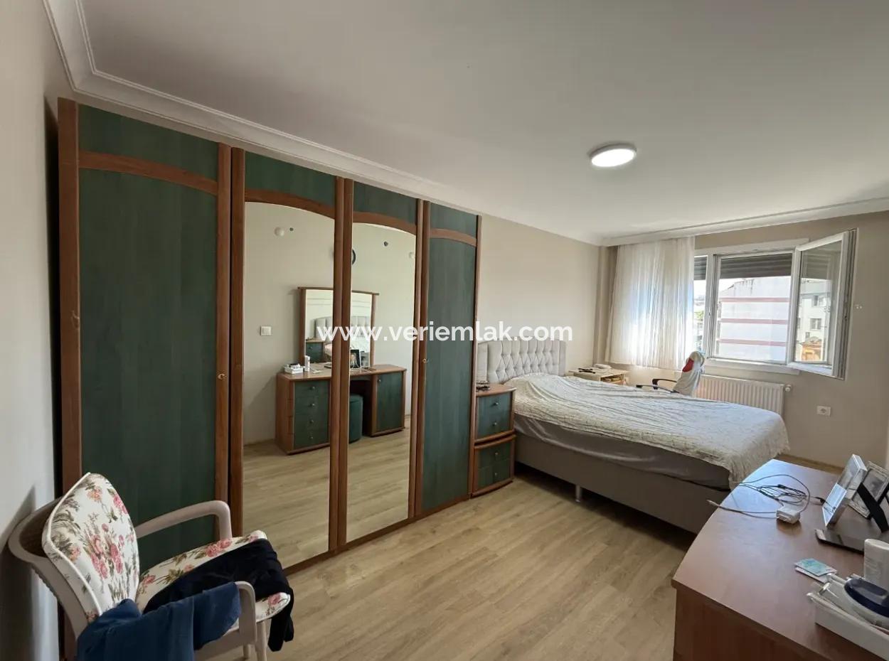 Spacious 3 1 Flat With Corner Location In Seferihisar Çolakibrahimbey