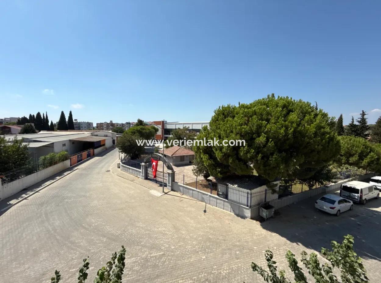 Spacious 3 1 Flat With Corner Location In Seferihisar Çolakibrahimbey