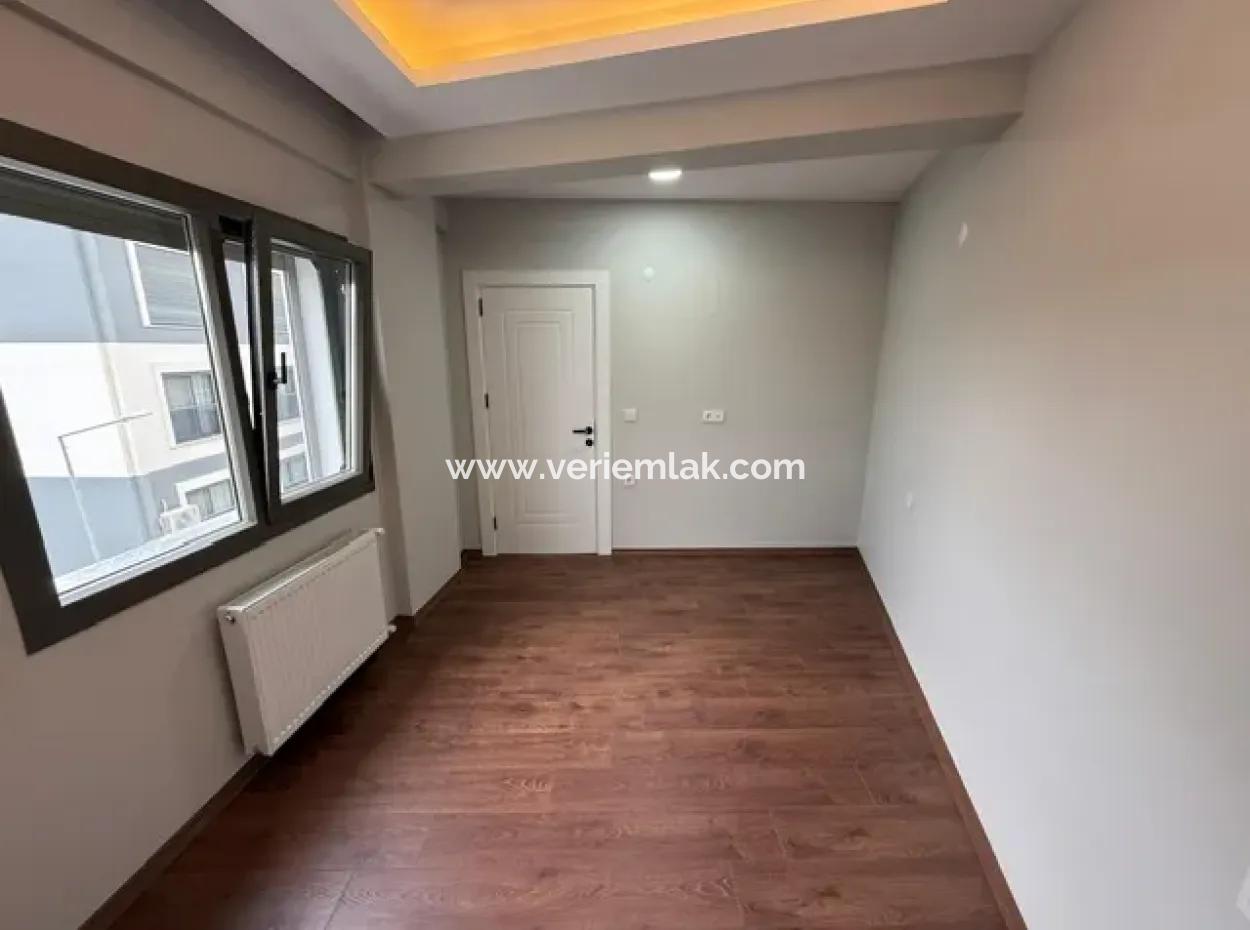 Modern And Spacious 2 1 Flats In Central Location