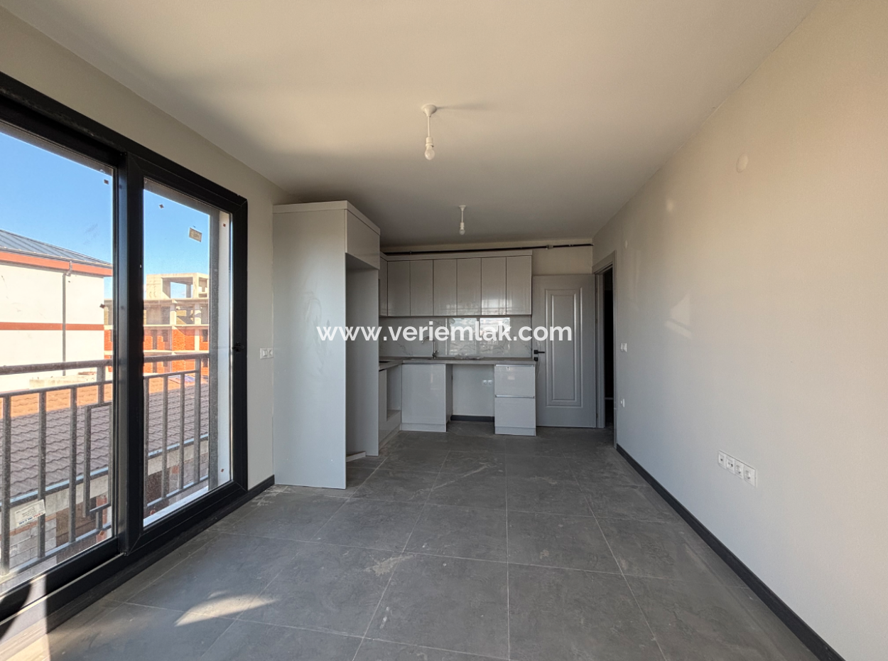 1 1 Flat For Sale With Balcony In Seferihisar Çolakibrahim Bey Neighborhood