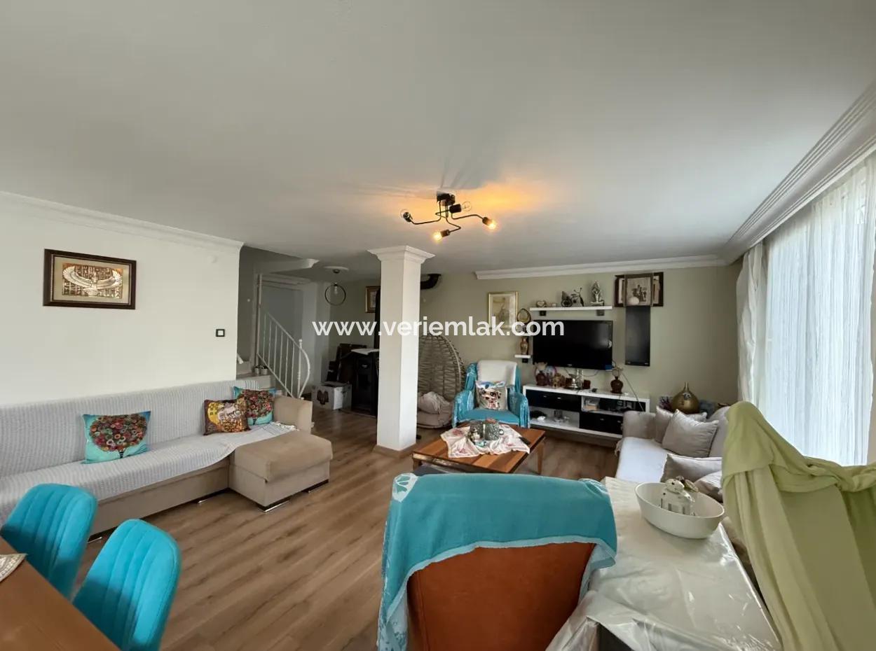 Villa For Sale In Seferihisar Akarca Atakum Sitesi With Sea View From The Garden