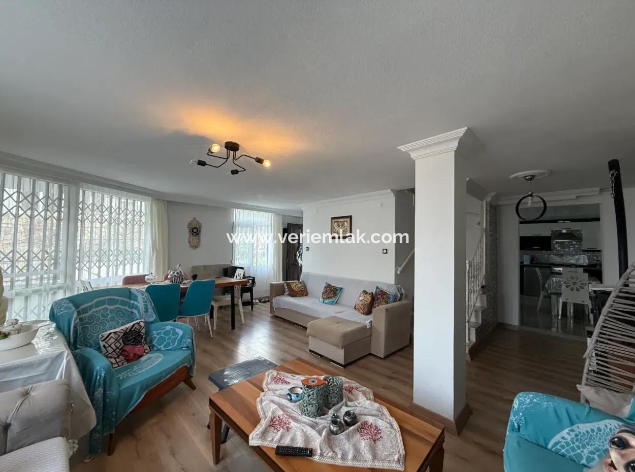 Villa For Sale In Seferihisar Akarca Atakum Sitesi With Sea View From The Garden