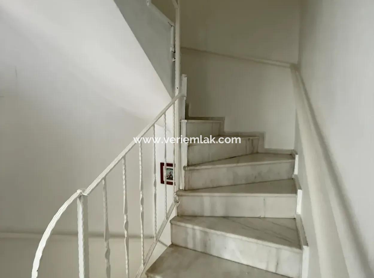 Villa For Sale In Seferihisar Akarca Atakum Sitesi With Sea View From The Garden