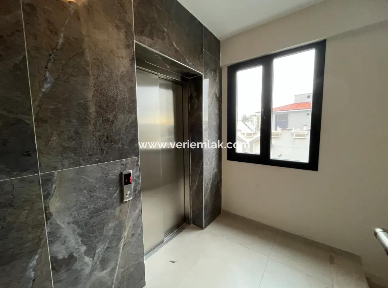 Spacious 1 1 Apartment In Seferihisar Camikebir District, Close To İzmir Street