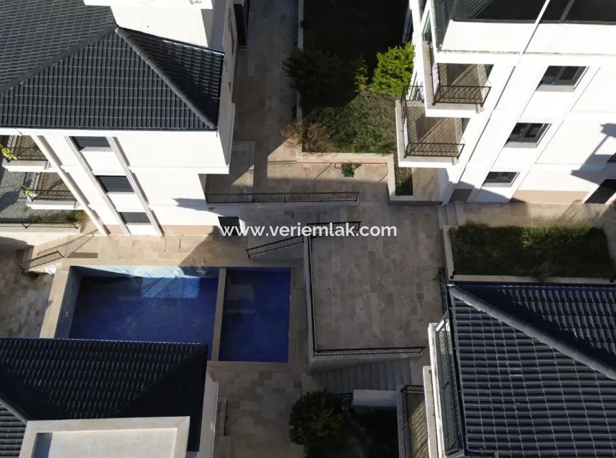 Brand New 3 1 Villas In A Sea View, Pool Site In Seferihisar Akarca