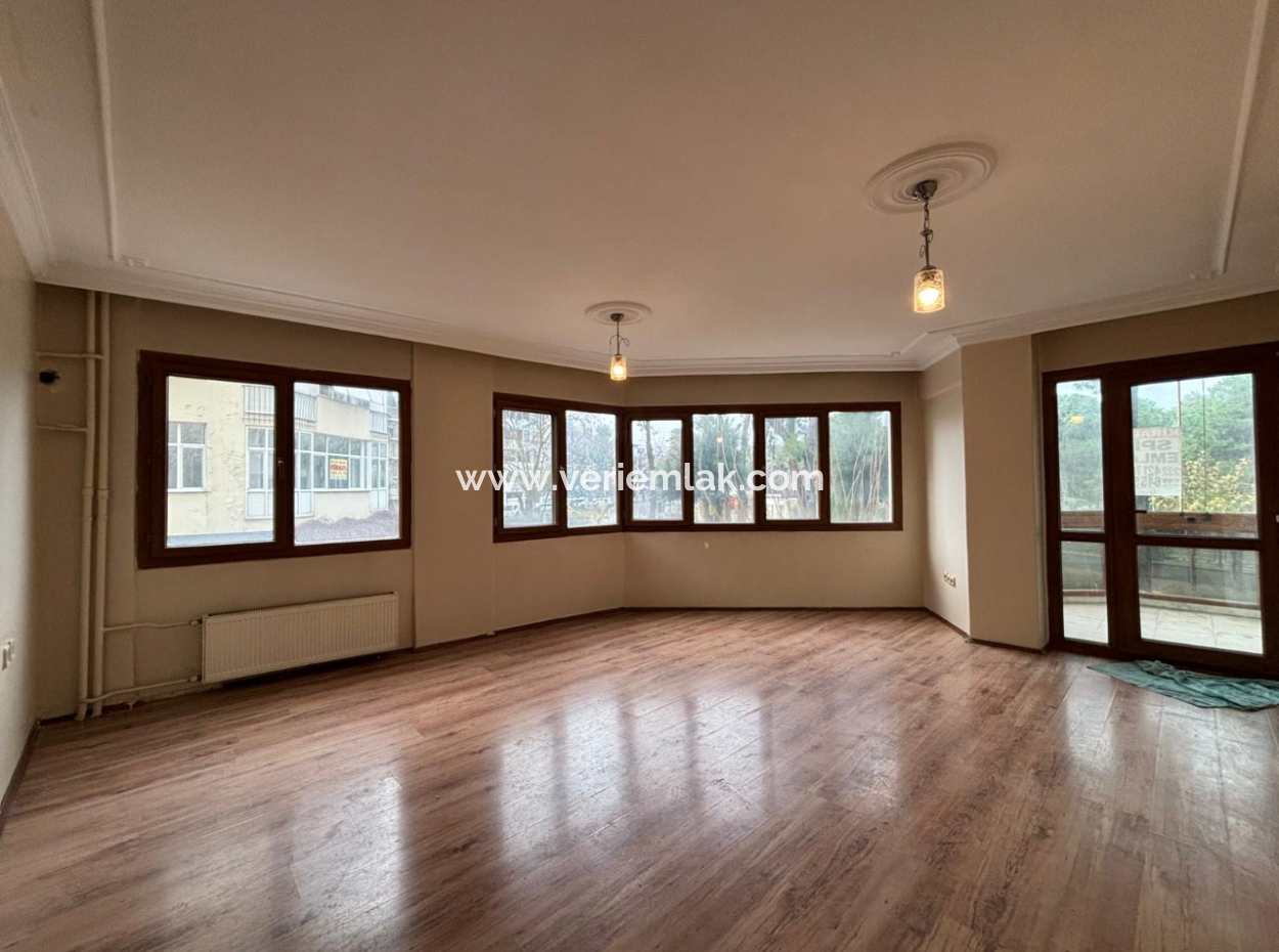 Alsancak Fair View Corner 3 1 1St Floor Well-Maintained Apartment For Rent!