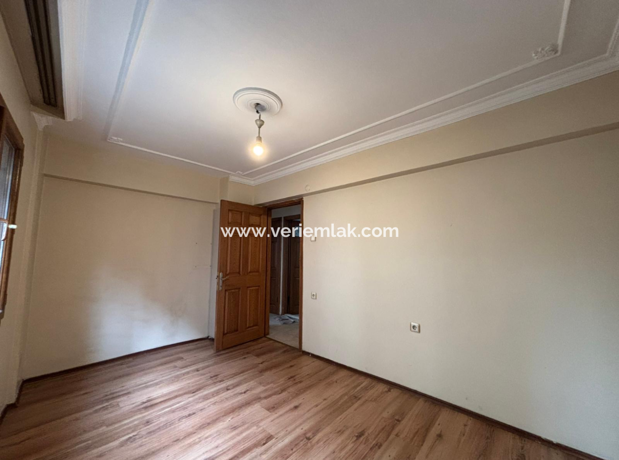 Alsancak Fair View Corner 3 1 1St Floor Well-Maintained Apartment For Rent!