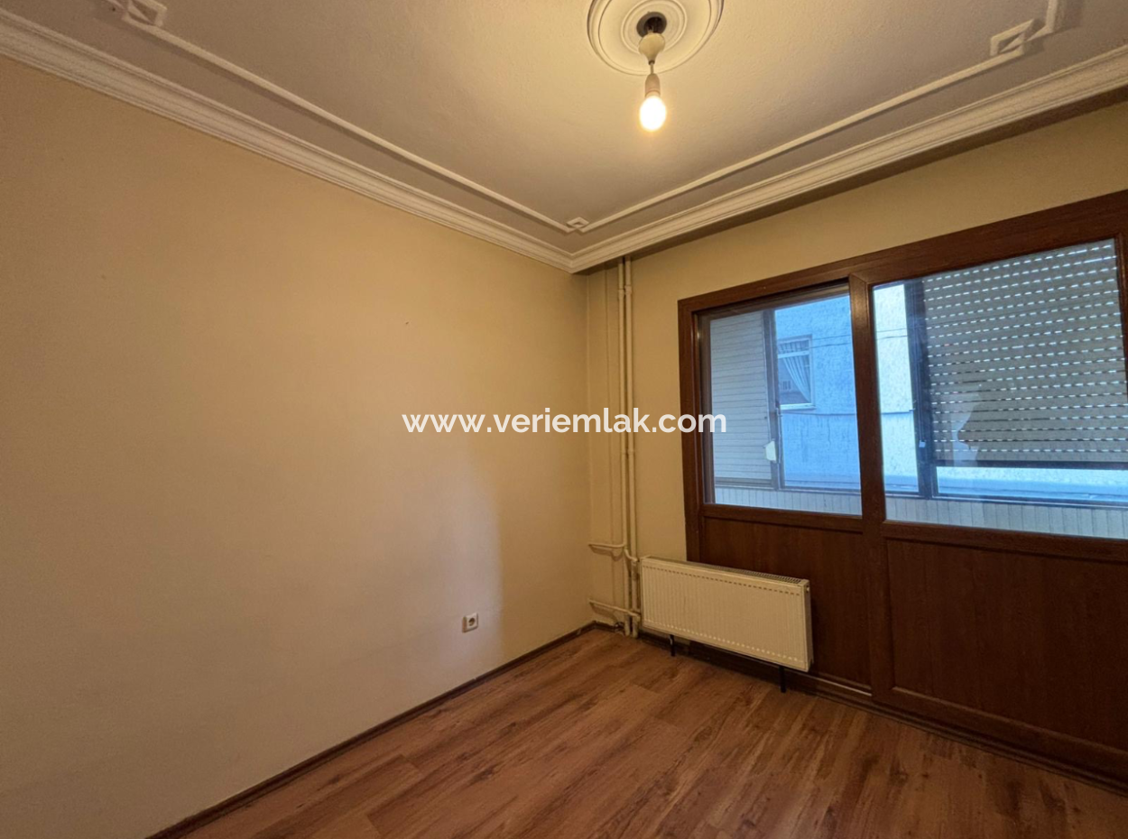 Alsancak Fair View Corner 3 1 1St Floor Well-Maintained Apartment For Rent!