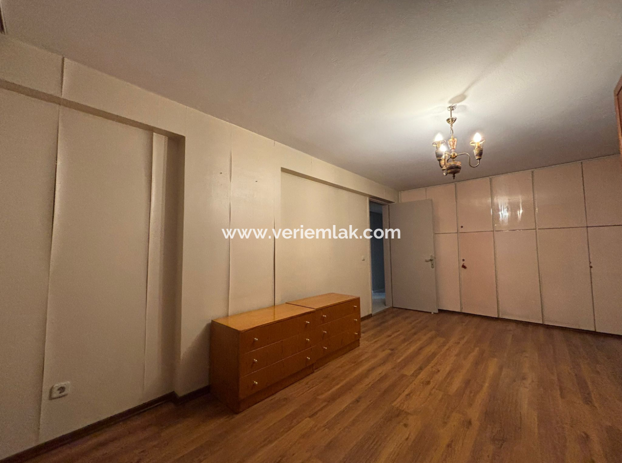 Centrally Located, Spacious And Useful 4 1 Apartment For Rent On Mustafa Enver Bey Street In Alsancak.